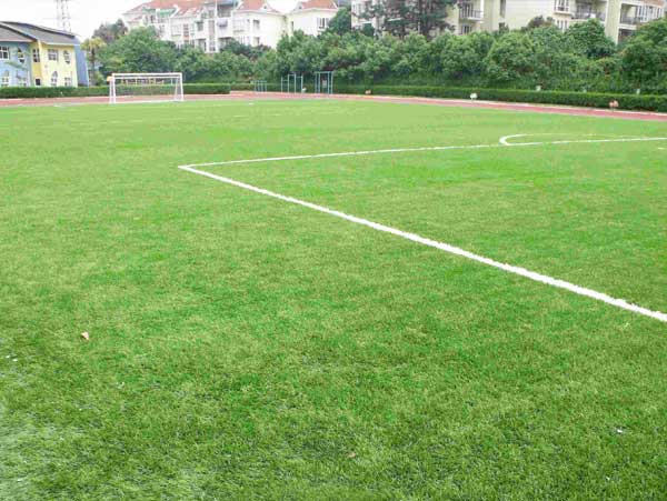 足球場(chǎng)人工草坪做法